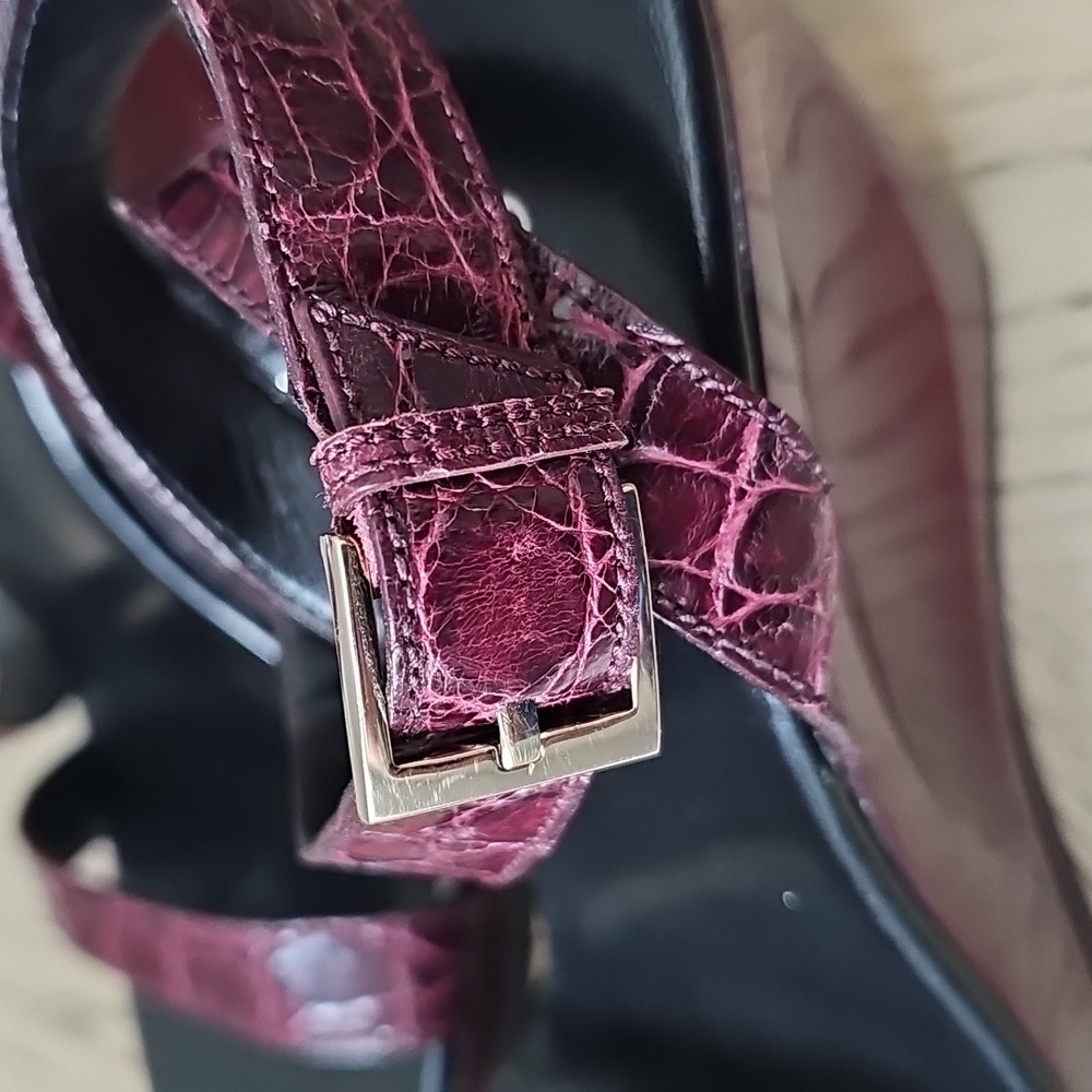 Gucci Women's Burgundy Sandals Size 7 - Picture 4 of 11